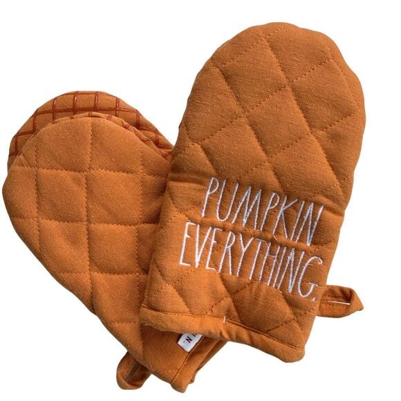 Rae Dunn PUMPKIN EVERYTHING Mini Baking Oven Mitts Set of 2 Orange NWT - Picture 1 of 7